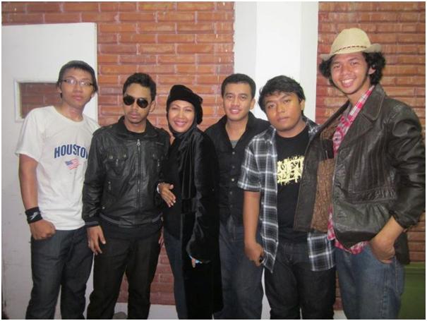 band, musik, panggung, kampung 99 ppeohonan